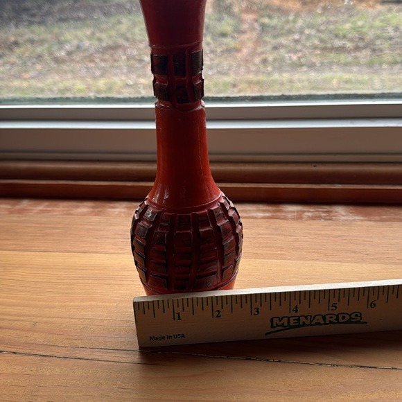 Mid century orangish red vase with raised texture, smoke free home 10"h - Picture 6 of 7